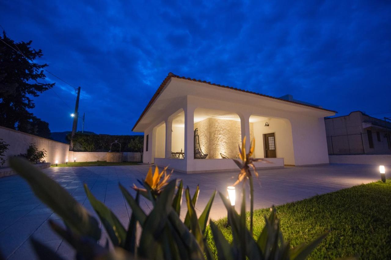 Villa Etoile - Charme & Relax With Pool Avola Bagian luar foto
